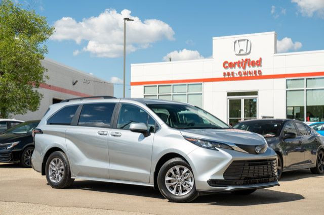 2025 Toyota Sienna LE in Cars & Trucks in Edmonton - Image 2