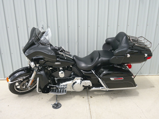 2015 Harley Davidson Ultra Classic $131 B/W OAC in Street, Cruisers & Choppers in Edmonton - Image 4