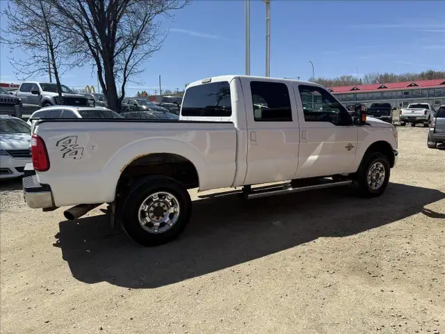 2015 Ford F-350 SD XLT Crew Cab 4WD in Cars & Trucks in Saskatoon - Image 5