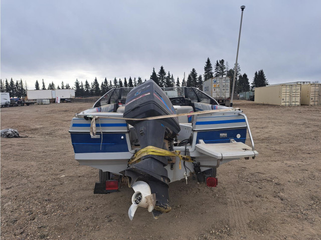 1989 Bayliner 16 Ft Open Bow Ski Boat Capri in Powerboats & Motorboats in Edmonton - Image 4