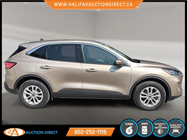 2020 Ford Escape SE 4x4! BACK UP CAMERA! LOW KMS! in Cars & Trucks in Bedford - Image 4