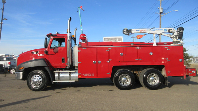 2014 CAT CT660S 6X4 SERVICE TRUCK WITH COBRA 5500 CRANE in Heavy Equipment in Vancouver