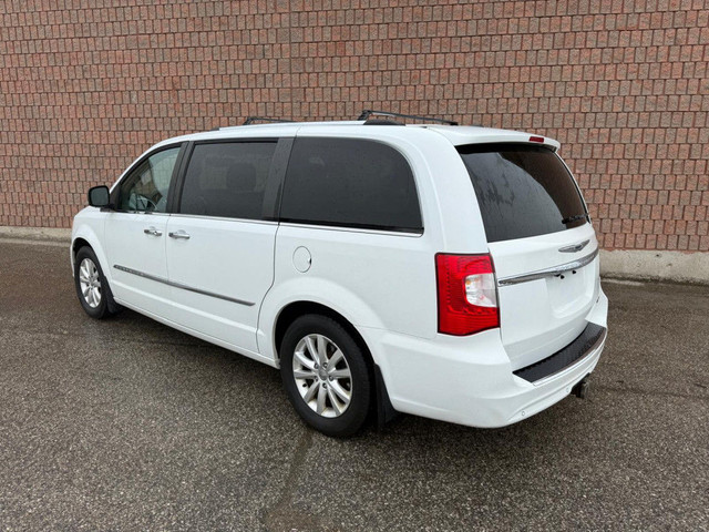 2016 Chrysler Town & Country LIMITED | ONE OWNER | CLEAN CARFAX  in Cars & Trucks in Oshawa / Durham Region - Image 4