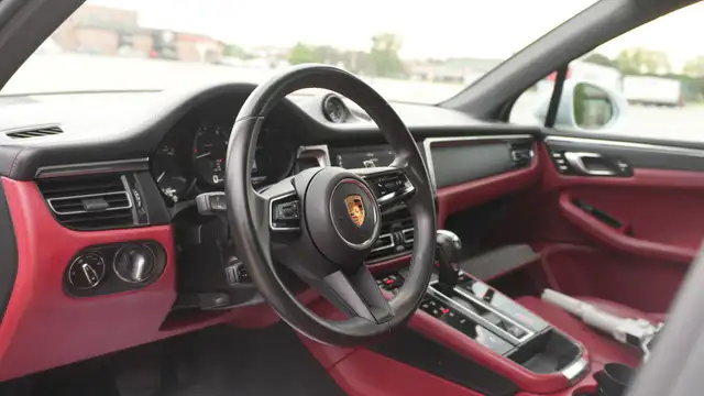 2022 Porsche Macan Base, Sunroof, Navigation, Red Interior, Navi in Cars & Trucks in Oakville / Halton Region - Image 12