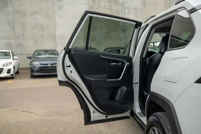 2024 Toyota RAV4 Hybrid XLE dans Autos et camions dans Ville d’Edmonton - Image 35