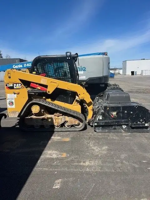 2019 CATERPILLAR 239D in Heavy Trucks in Moncton - Image 2