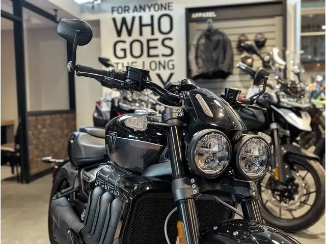 2025 Triumph Rocket 3 Storm R // Sapphire Black/Granite in Street, Cruisers & Choppers in Winnipeg - Image 4