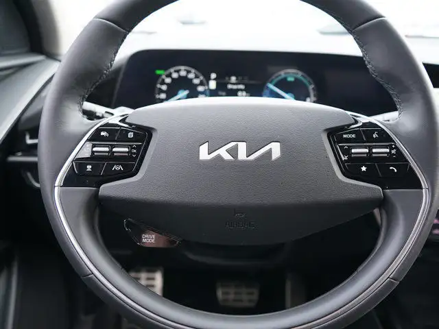 2025 Kia Niro SX | Sunroof | Leather dans Autos et camions dans Hamilton - Image 9