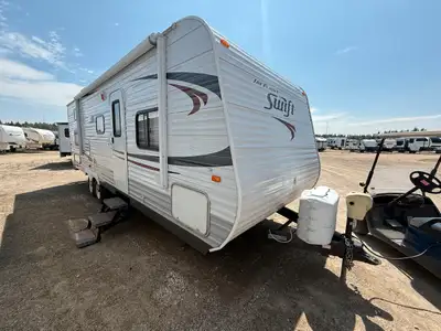 This pre-owned 2012 Jayco Jay Flight 267BHS is a solid family-friendly bunkhouse trailer that offers...