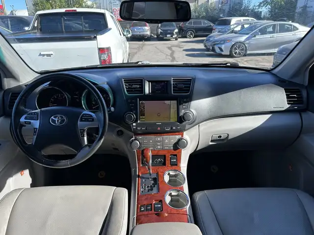 2012 Toyota Highlander Limited in Cars & Trucks in Mississauga / Peel Region - Image 13