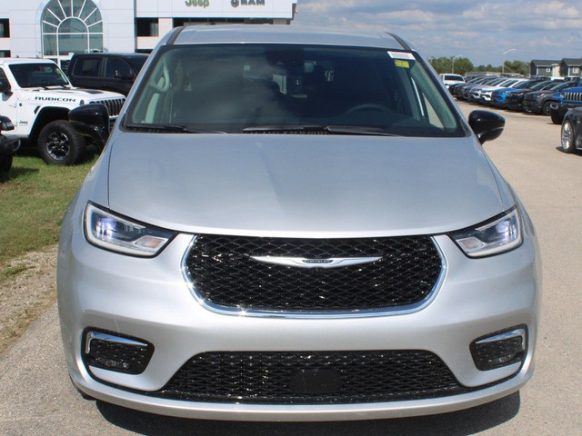 2024 Chrysler Pacifica in Cars & Trucks in Winnipeg - Image 2