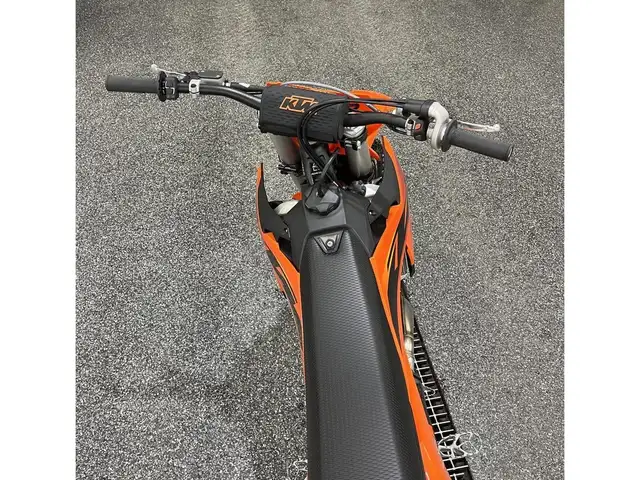 2025 KTM 450 SX-F in Dirt Bikes & Motocross in Granby - Image 10