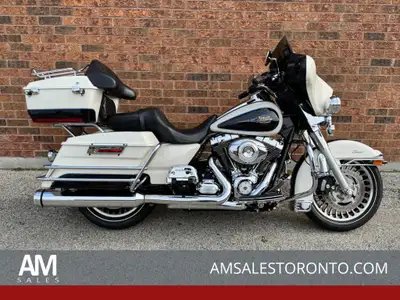 SUPER MINT Canadian Electra Glide Classic with Rinehart Pipes, only 43,000 KM, highway pegs, chrome...