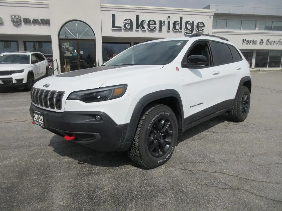 2022 Jeep Cherokee Trailhawk Elite 4X4 includes snow tires on R