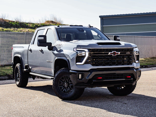 2024 Chevrolet Silverado 2500HD ZR2 6.6L in Cars & Trucks in Strathcona County - Image 2