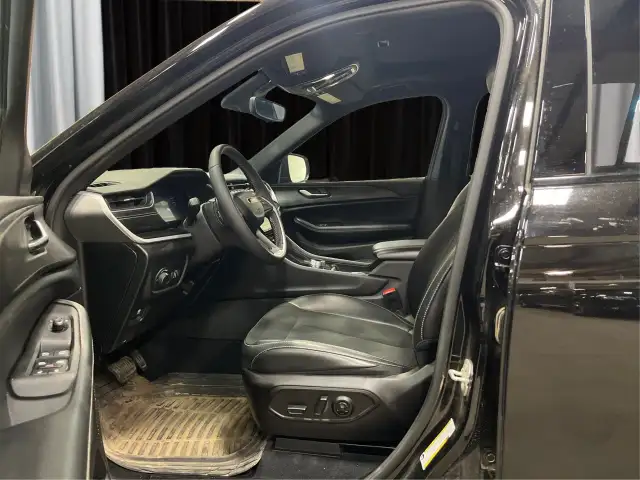 2024 Jeep Grand Cherokee L in Cars & Trucks in Strathcona County - Image 10