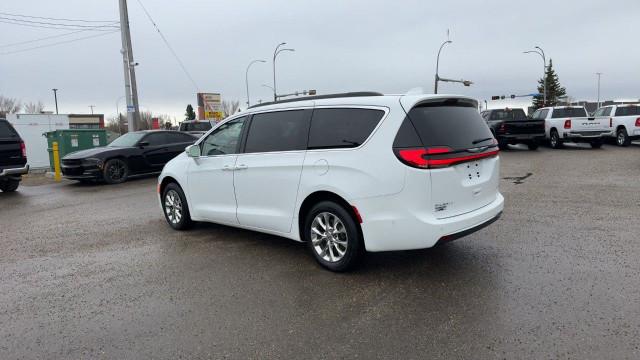 2022 Chrysler Pacifica in Cars & Trucks in Edmonton - Image 4