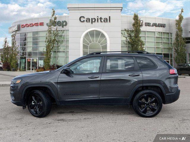 2023 Jeep Cherokee Altitude | Park Assist | NAV in Cars & Trucks in Edmonton - Image 2