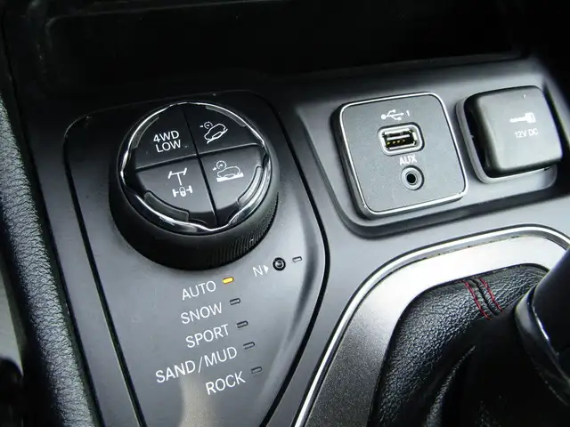2019 Jeep Cherokee TRAILHAWK ELITE 4x4 B.S.A/NAV/CAM/PANOROOF/73 in Cars & Trucks in Calgary - Image 29