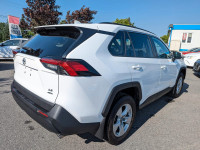 LOW KMS! EXTRA CLEAN AWD, APPLE CARPLAY/ANDROID AUTO FULLY LOADED, BACKUP CAMERA, LANE CHANGE ASSIST... (image 8)