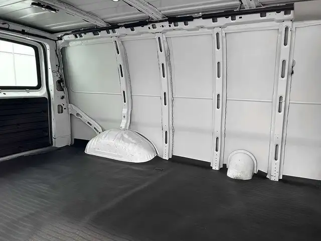 2023 GMC Savana Cargo Van 2500 BOITE COURTE - MAGS - CLIMATISATI in Cars & Trucks in Québec City - Image 25