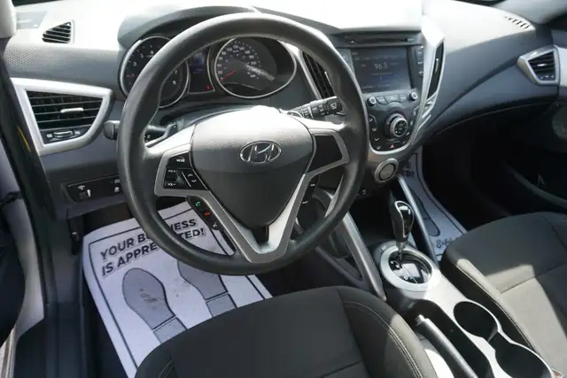 2017 Hyundai Veloster in Cars & Trucks in Oakville / Halton Region - Image 10