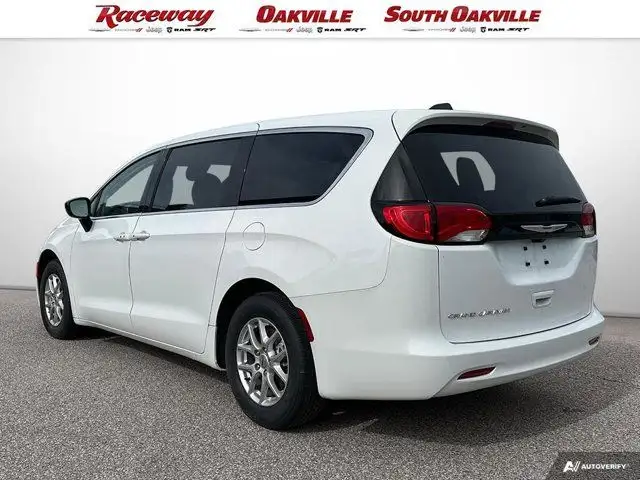 2025 Chrysler Pacifica Select in Cars & Trucks in Mississauga / Peel Region - Image 5