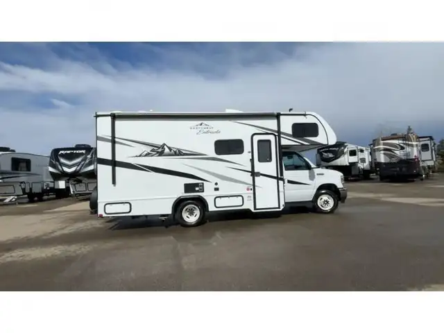 2023 EAST TO WEST Entrada 2200S in RVs & Motorhomes in Red Deer - Image 11