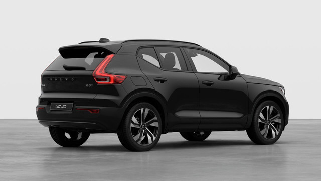 2026 Volvo XC40 in Cars & Trucks in City of Montréal - Image 4