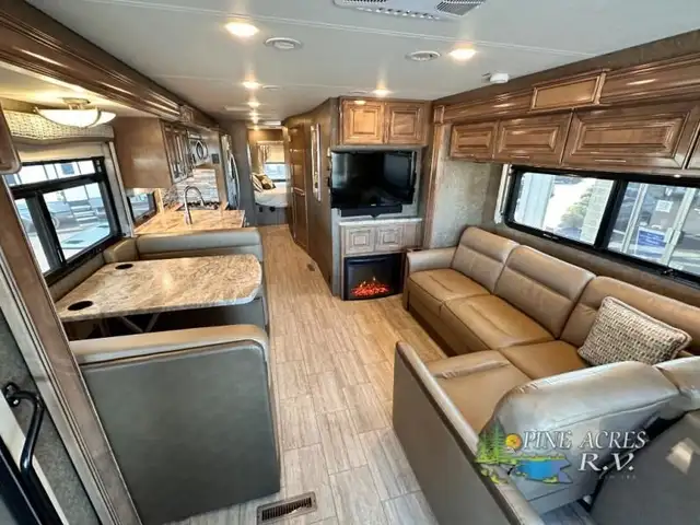2020 Thor Motor Coach Challenger 37YT Washer & Dryer 12 k Miles in RVs & Motorhomes in Moncton - Image 9