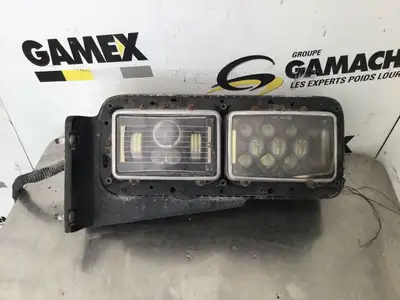 Heavy truck / Camion lourd - # STOCK: H-7671 2006 PETERBILT 379 LUMIÈRE CÔTÉ GAUCHE BRULÉE CONDUCTEU...