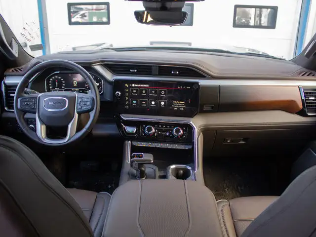 2025 GMC Sierra 1500 Crew Cab Short Box 4-Wheel Drive Denali for dans Autos et camions dans Ville d’Edmonton - Image 26