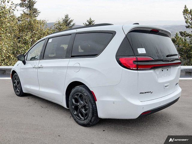 2024 Chrysler Pacifica Hybrid Premium S Appearance in Cars & Trucks in Moncton - Image 4