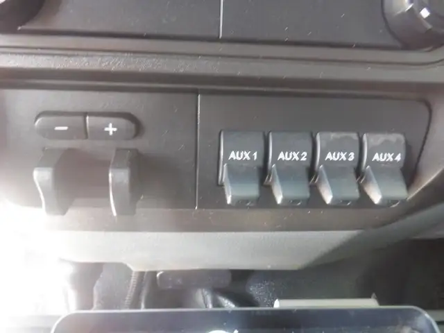 2012 ford F-550 Cube Van Crew Cab Dually 4WD in Heavy Trucks in Richmond - Image 27