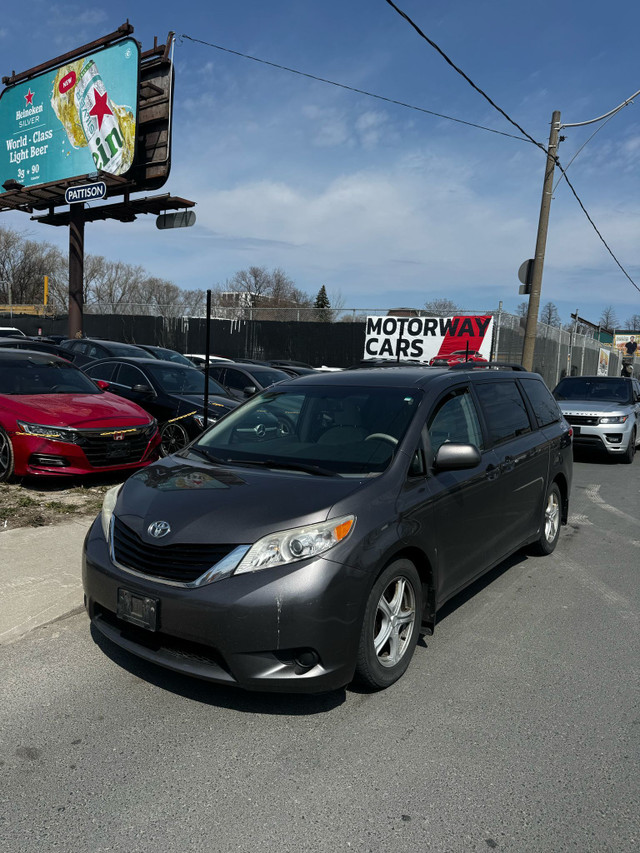 2013 Toyota Sienna LE **ONE OWNER** | **NO ACCIDENT** in Cars & Trucks in City of Toronto - Image 3