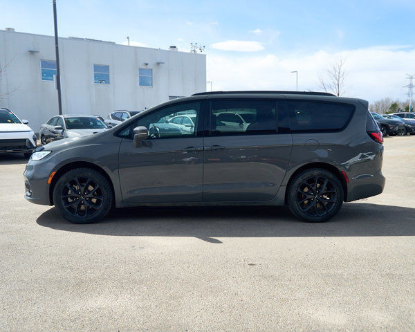 2021 Chrysler Pacifica Touring | Awd | Sunroof | Adaptive in Cars & Trucks in Edmonton - Image 2