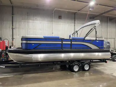 Bennington Non-Current Boat Sale! HUGE SAVINGS! Was $106,810 - Now Only $81,683! Includes Trailer, Y...