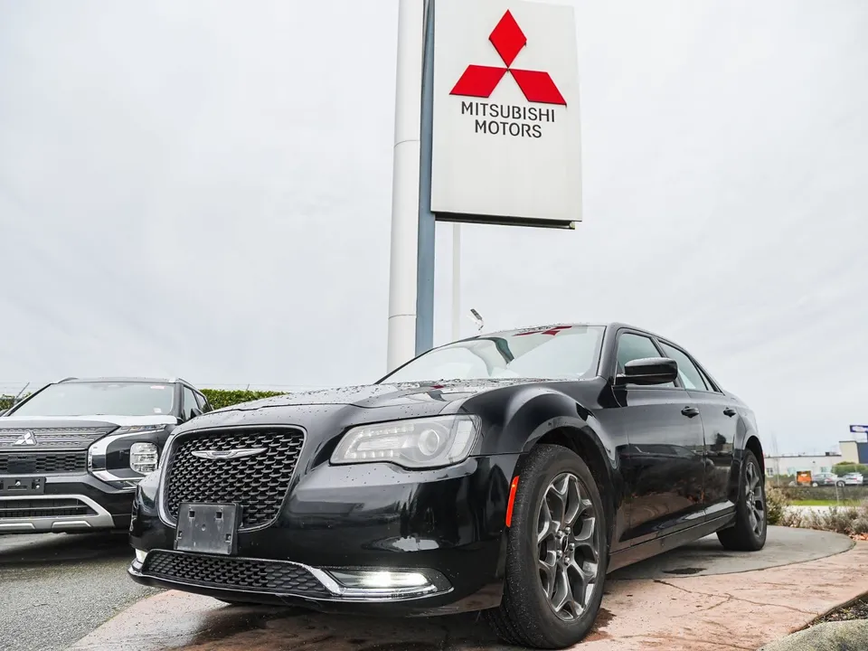 2018 Chrysler 300 300S | AWD | V6 | PANOROOF | HEATED SEATS