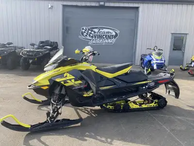 2018 Ski-Doo MXZ X 850 Team Vincent Motorsports 2018 Skidoo MXZ X 850 8994kms $10,000 + license & ta...