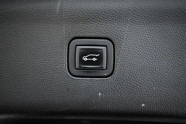 2021 Buick Enclave Premium - Cooled Seats - Leather Seats in Cars & Trucks in Ottawa - Image 10