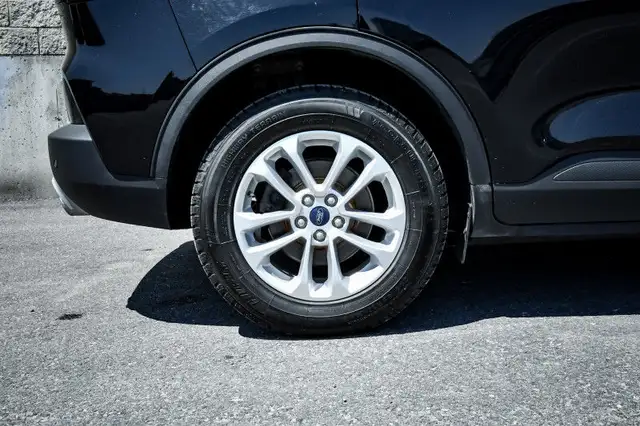 2020 Ford Escape SE • HEATED SEATS • CP/AA • NAV • PARK ASSIST in Cars & Trucks in Kingston - Image 7