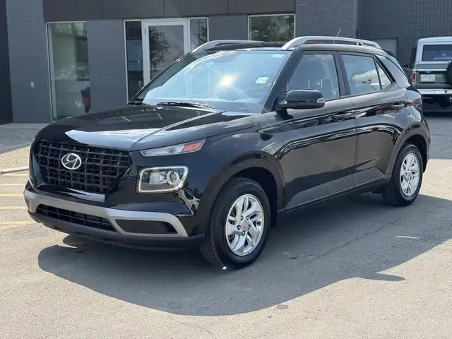 2023 Hyundai Venue PREFERRED w / BLIND SPOT DETECTION / LOW KMS62940368869763122