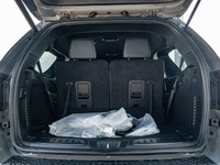 2ND-ROW FOLD/TUMBLE CAPTAIN CHAIRS -inc: 2nd-Row Mini Console w/Cup Holders 2nd-Row Seat Mounted Inb... (image 7)