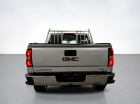 Backed by robust capability, our used 2018 GMC Sierra 1500 SLE Crew Cab short box 4X4 is boldly desi... (image 3)