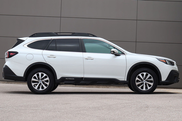 2020 Subaru Outback 2.5L Touring in Cars & Trucks in London - Image 4
