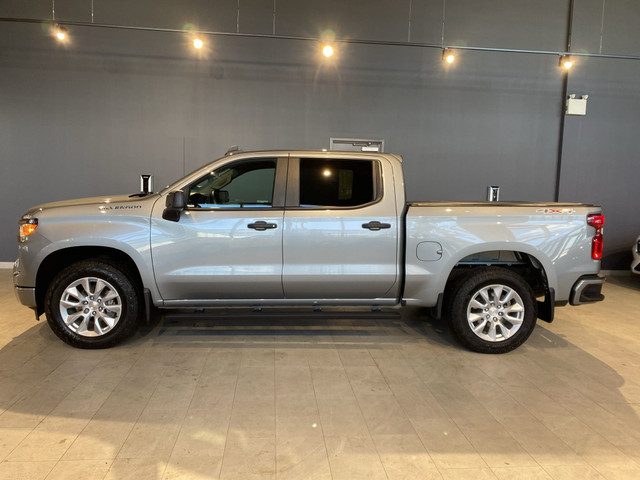 2023 Chevrolet Silverado 1500 Crew Cab 4x4 Custom / Standard Box in Cars & Trucks in Edmonton - Image 2