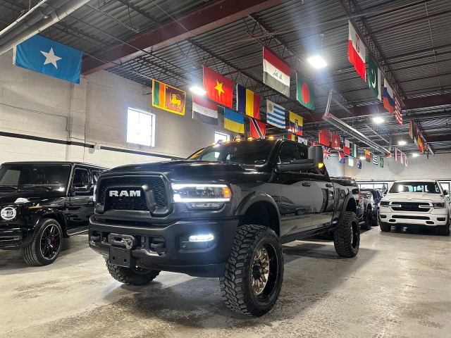2022 RAM 2500 6.4L V8 HEMI | FUEL WHEELS | POWERED STEP BARS | in Cars & Trucks in City of Toronto