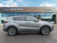 This Kia Sportage has a powerful Regular Unleaded I-4 2.4 L/144 engine powering this Automatic trans... (image 5)