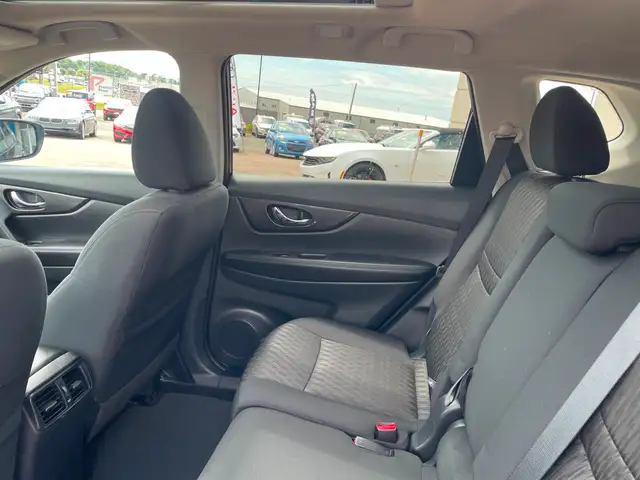 2017 Nissan Rogue SV AWD, ALLOY, SUNROOF in Cars & Trucks in Charlottetown - Image 11