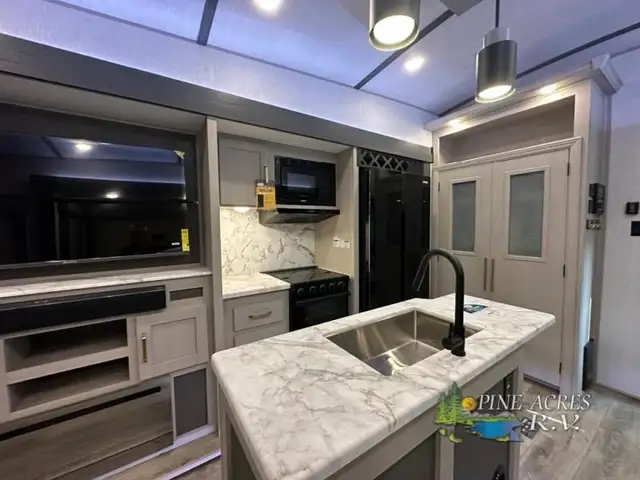 2024 Forest River RV Wildwood Heritage Glen 369BL in Travel Trailers & Campers in Truro - Image 10